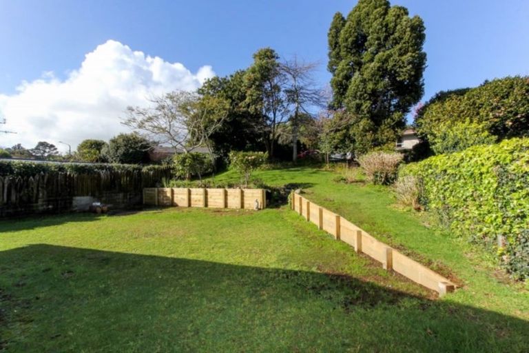 Photo of property in 43 Cumberland Street, Merrilands, New Plymouth, 4312