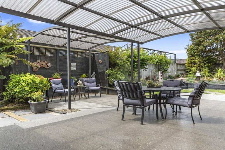Photo of property in 17 Olive Close, Omokoroa, 3114
