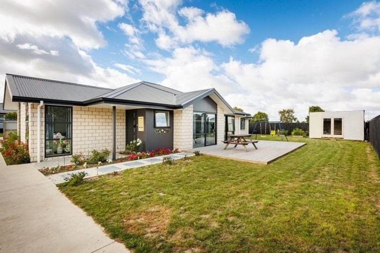 Photo of property in 8 Henty Lane, Marton, 4710