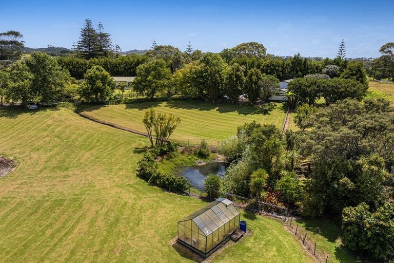Photo of property in 786 South Head Road, South Head, Helensville, 0874