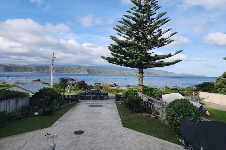 Photo of property in 184 Breaker Bay Road, Breaker Bay, Wellington, 6022