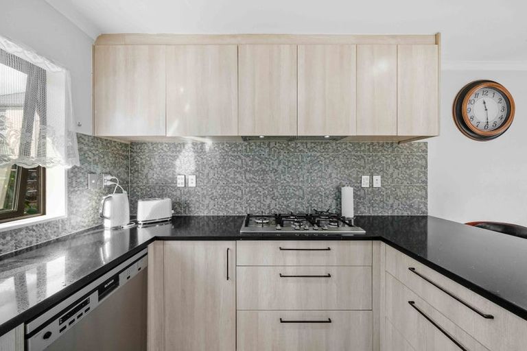 Photo of property in 8a Martin Road, Manurewa, Auckland, 2102