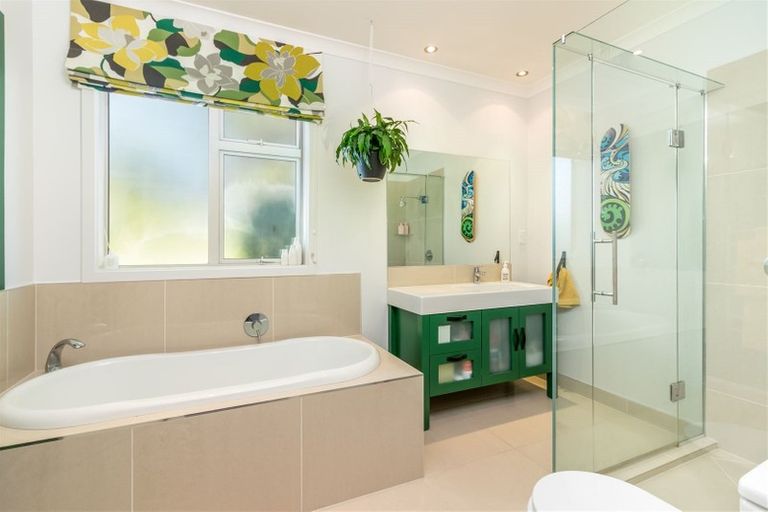 Photo of property in 36 Bryndwr Road, Fendalton, Christchurch, 8052