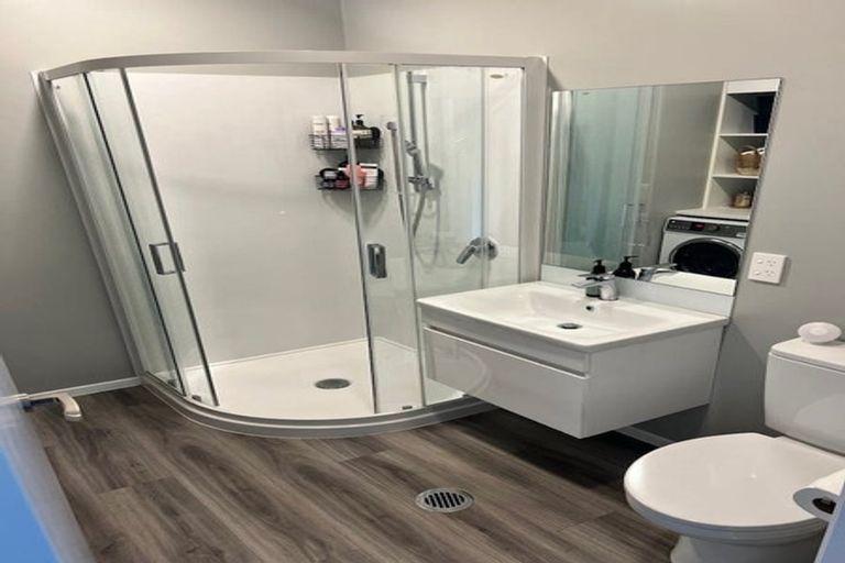 Photo of property in 10 Atkinson Street, Newlands, Wellington, 6037