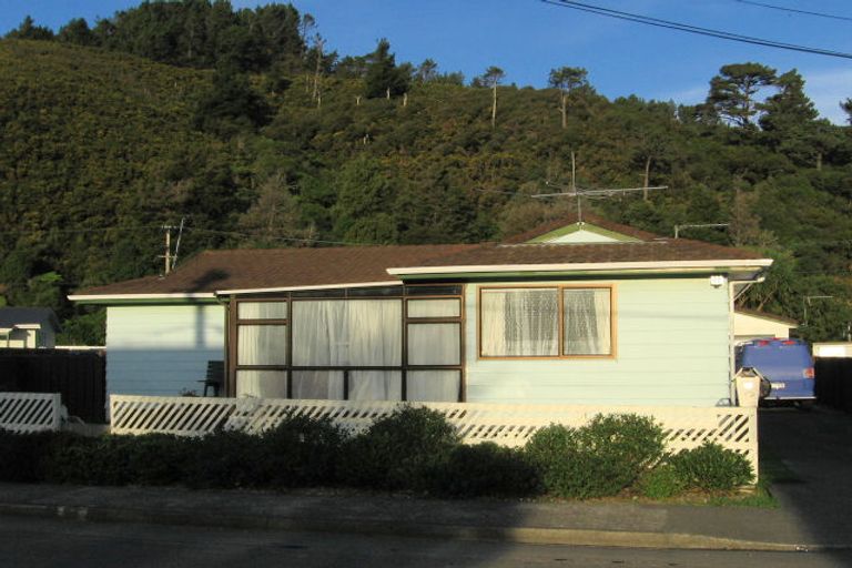 Photo of property in 38 Eldon Grove, Taita, Lower Hutt, 5019