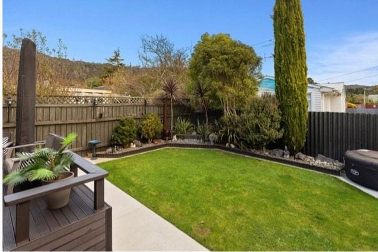 Photo of property in 54 Horoeka Street, Stokes Valley, Lower Hutt, 5019