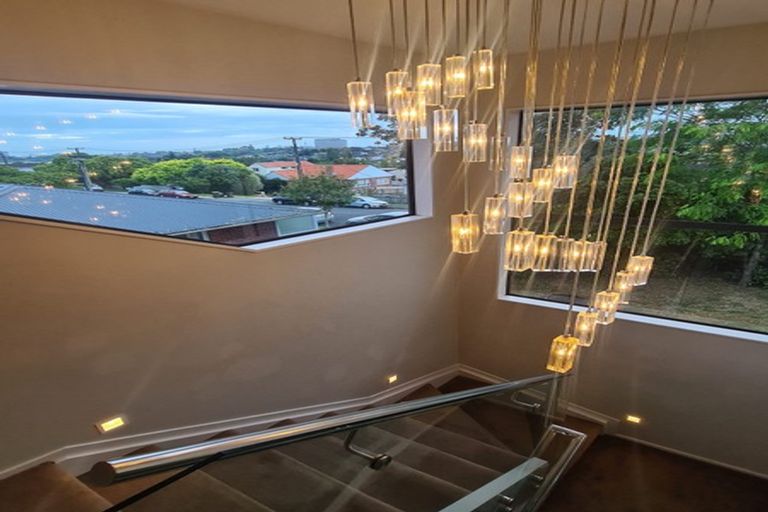 Photo of property in 21a Dallinghoe Crescent, Milford, Auckland, 0620