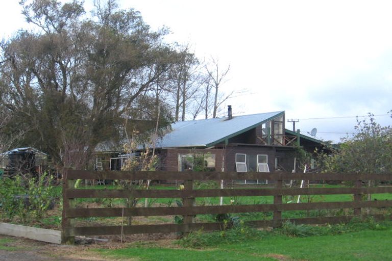 Photo of property in 2 Currins Road, Linton, Palmerston North, 4472