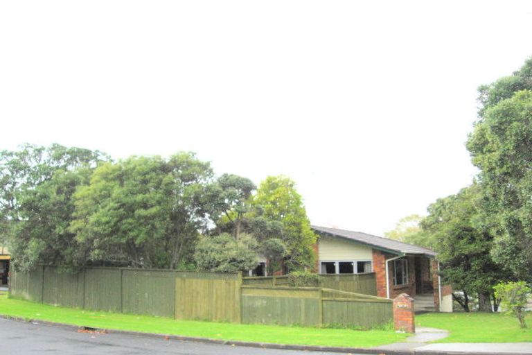 Photo of property in 37 Parkhill Road, Mellons Bay, Auckland, 2014