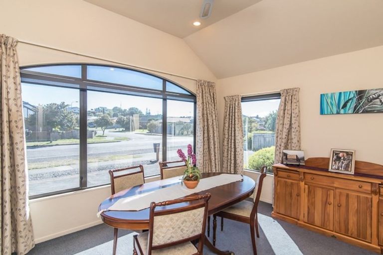 Photo of property in 94 Weggery Drive, Waikanae Beach, Waikanae, 5036