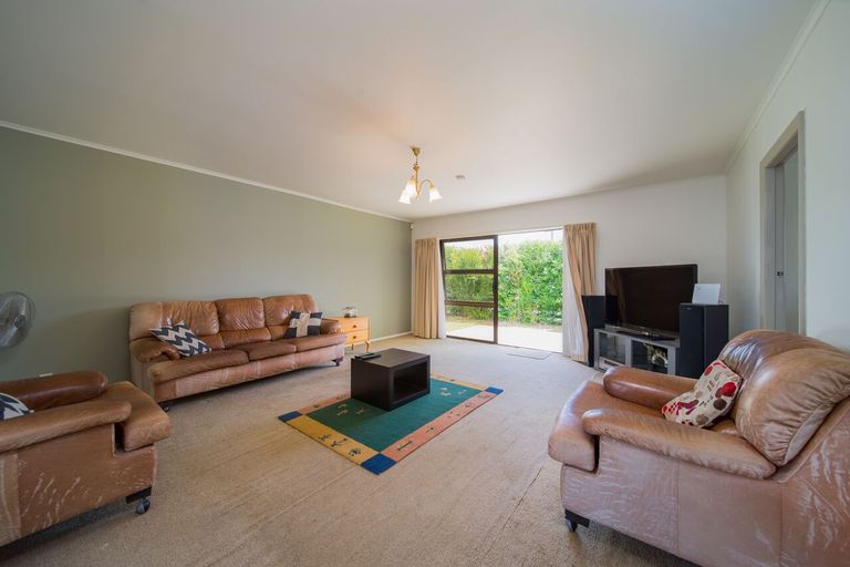Photo of property in 30 Sutton Crescent, Papakura, 2110