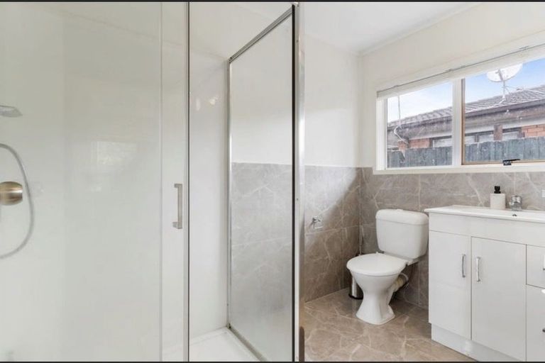 Photo of property in 2/7 Frank Evans Place, Henderson, Auckland, 0610
