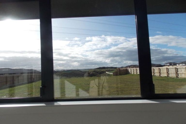 Photo of property in 18 Sardinia Grove, Fitzherbert, Palmerston North, 4410