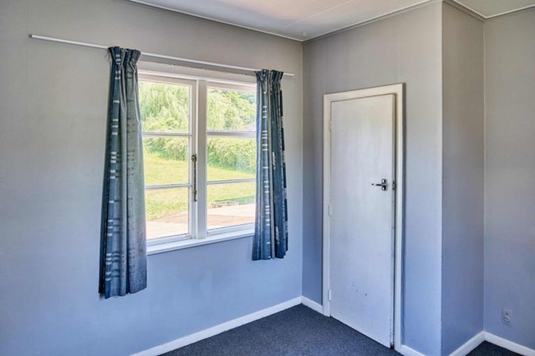 Photo of property in 39 Westminster Road, Wainuiomata, Lower Hutt, 5014