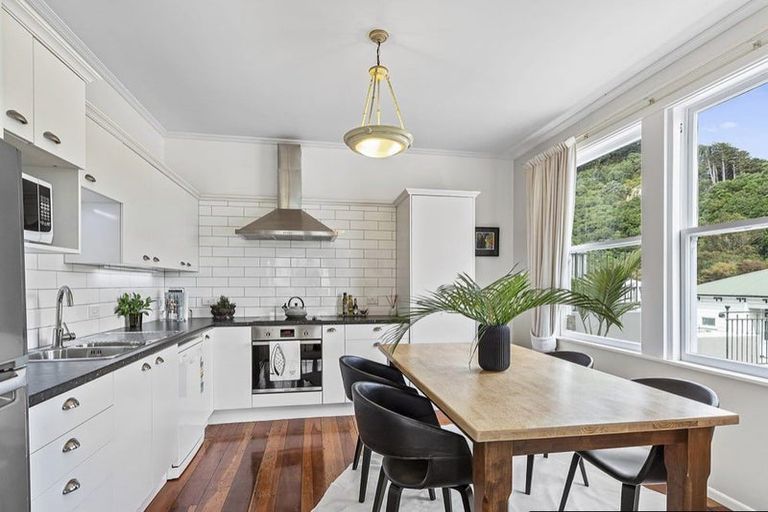 Photo of property in 24 Telford Terrace, Oriental Bay, Wellington, 6011