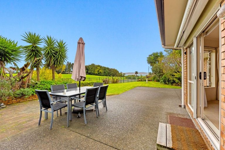Photo of property in 2 Piriti Drive, Te Atatu Peninsula, Auckland, 0610