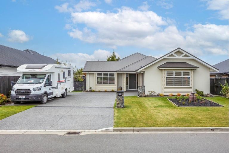 Photo of property in 33 Valour Drive, Rangiora, 7400