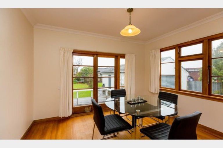 Photo of property in 17 Puriri Terrace, Roslyn, Palmerston North, 4414