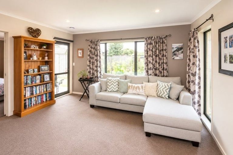 Photo of property in 4 Dryden Court, Kelvin Grove, Palmerston North, 4414