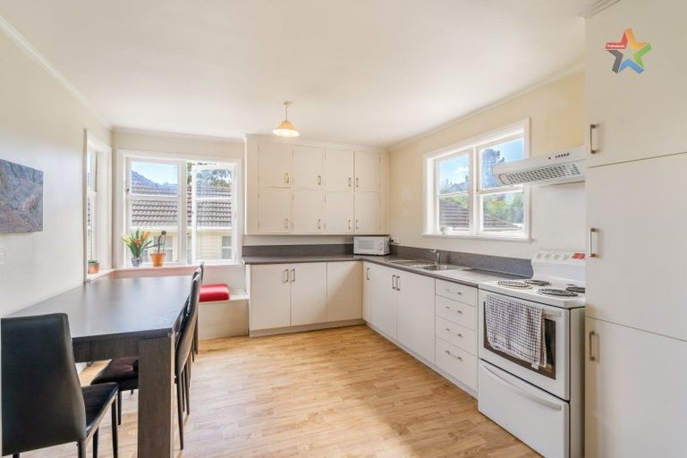 Photo of property in 77 Horoeka Street, Stokes Valley, Lower Hutt, 5019