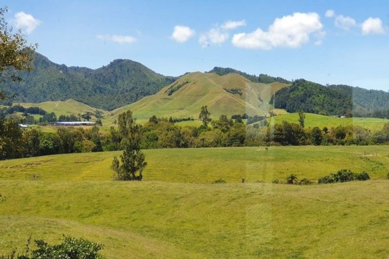 Photo of property in 1939 South Road, Pitone, New Plymouth, 4374