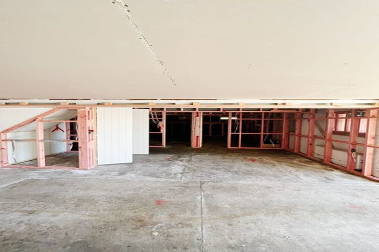 Photo of property in 42 Tiroroa Avenue, Te Atatu South, Auckland, 0610