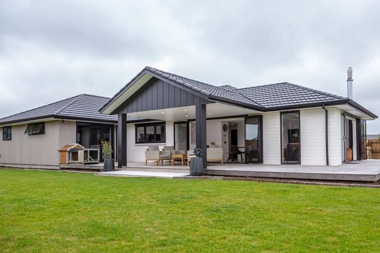 Photo of property in 8 Takahe Drive, Carterton, 5713