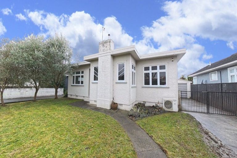 Photo of property in 95 Churchill Avenue, Hokowhitu, Palmerston North, 4410