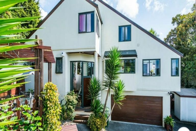 Photo of property in 31c Greenvalley Rise, Glenfield, Auckland, 0629