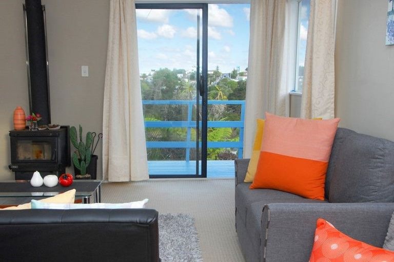 Photo of property in 2/28 Noeleen Street, Glenfield, Auckland, 0629