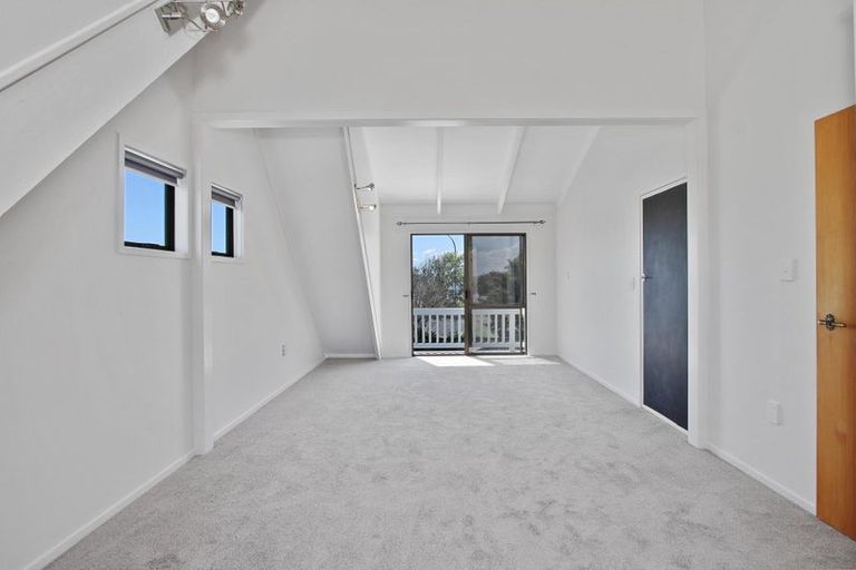 Photo of property in 114 Torkar Road, Clarks Beach, 2122