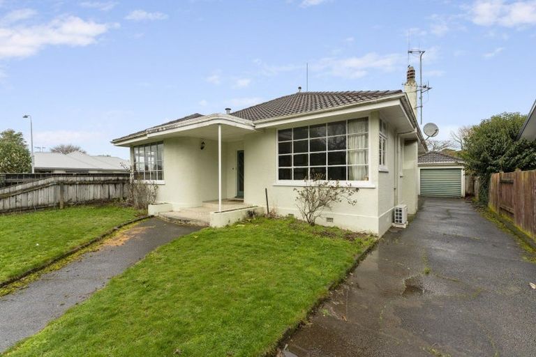Photo of property in 34 Pahiatua Street, Hokowhitu, Palmerston North, 4410