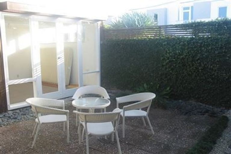 Photo of property in 3/252 Hurstmere Road, Takapuna, Auckland, 0622