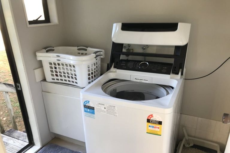 Photo of property in 3/17 Akoranga Drive, Northcote, Auckland, 0627