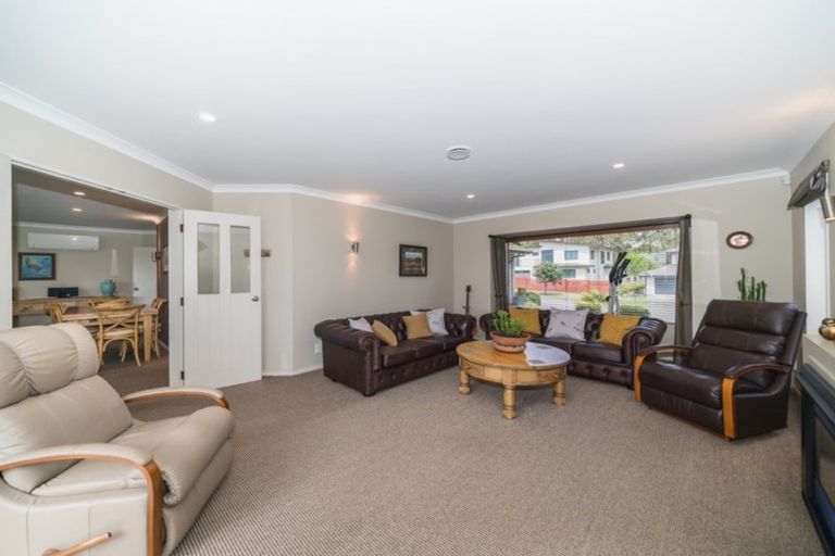 Photo of property in 87 Ruapehu Drive, Fitzherbert, Palmerston North, 4410