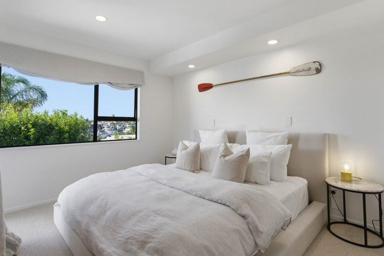 Photo of property in 2/11 Seaview Road, Castor Bay, Auckland, 0620