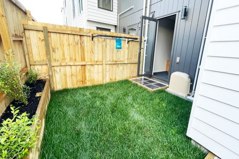 Photo of property in 10f Robert Burke Place, Henderson, Auckland, 0612