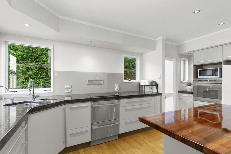 Photo of property in 2/9 Tawa Street, Tawa, Wellington, 5028