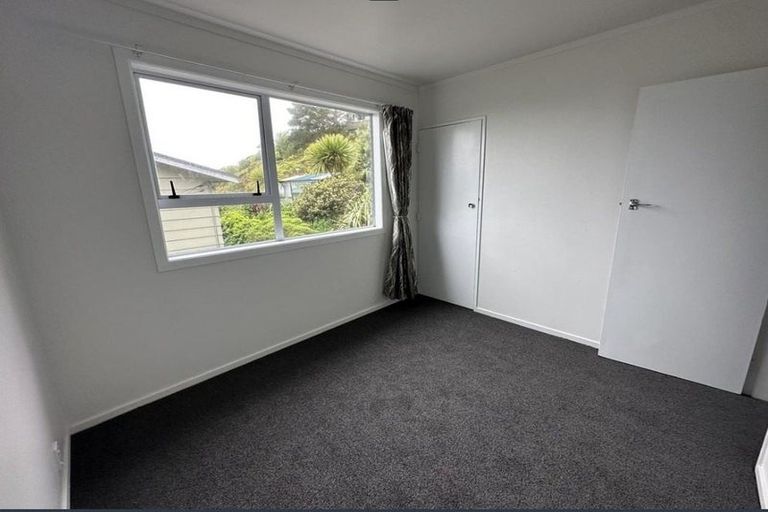 Photo of property in 31b Omega Street, Newlands, Wellington, 6037
