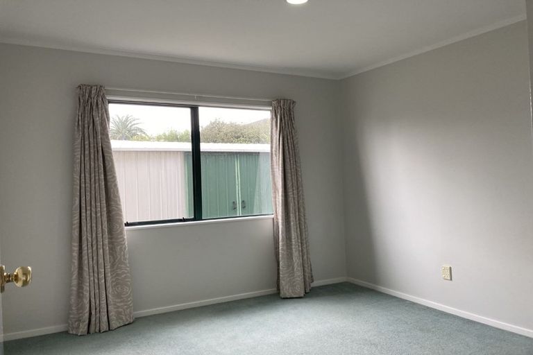 Photo of property in 131 Waimumu Road, Massey, Auckland, 0614