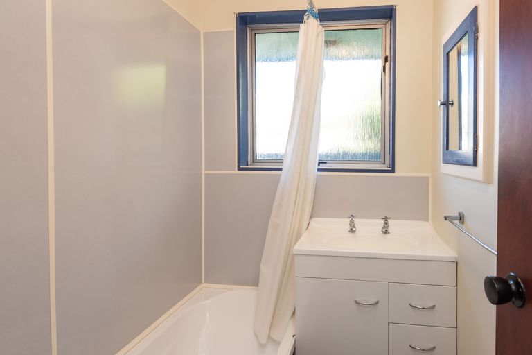 Photo of property in 1/19 Whitmore Street, Edgeware, Christchurch, 8013