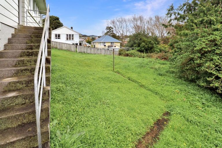 Photo of property in 16 Komata Grove, Waitangirua, Porirua, 5024