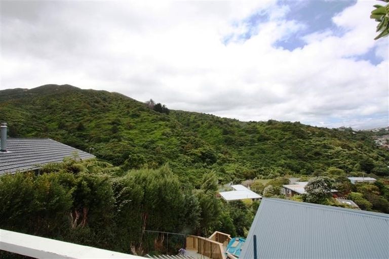 Photo of property in 2/14 Doris Gordon Crescent, Crofton Downs, Wellington, 6035