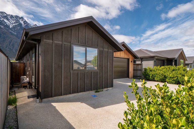 Photo of property in 3 Bale Road, Jacks Point, 9371