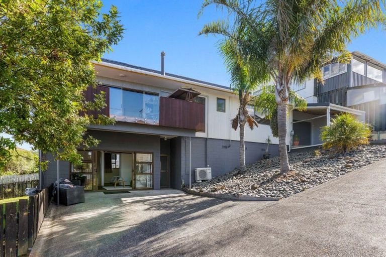 Photo of property in 8a Orewa Heights Crescent, Orewa, 0931
