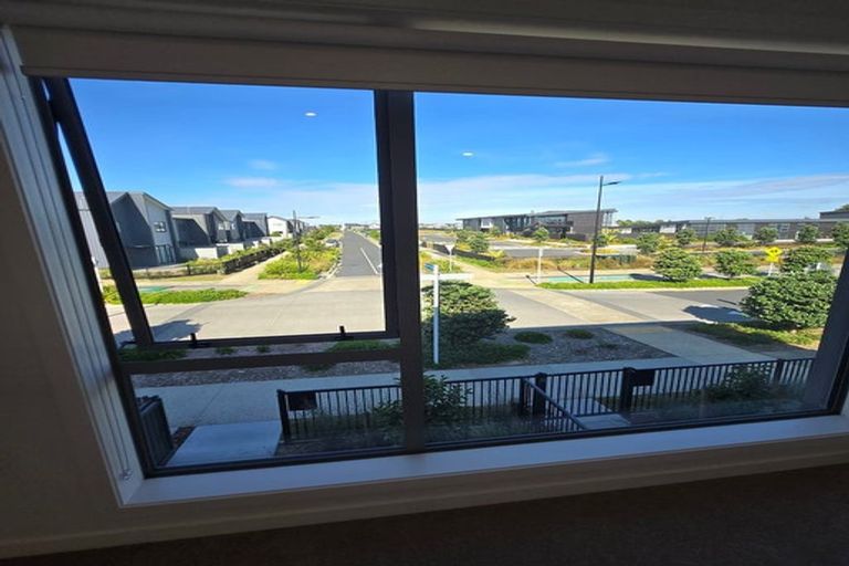 Photo of property in 8 Park Green Avenue, Rosehill, Papakura, 2113