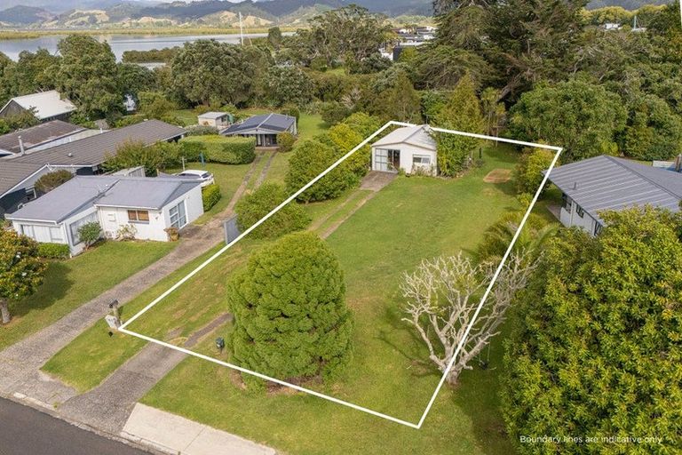 Photo of property in 38 Robinson Road, Whitianga, 3510