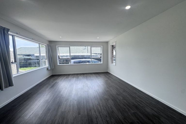 Photo of property in 32 Dunbarton Street, Redwood, Christchurch, 8051
