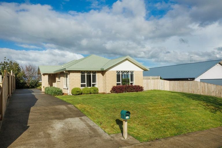 Photo of property in 24 Logan Way, Kelvin Grove, Palmerston North, 4414