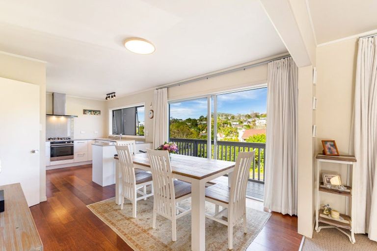 Photo of property in 10 Coromandel Crescent, Mairangi Bay, Auckland, 0630